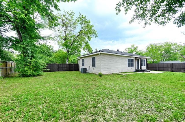 1700 S Jefferson Street, Kaufman, TX 75142