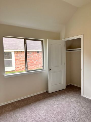 324 Greenhaven Drive, Seagoville, TX 75159