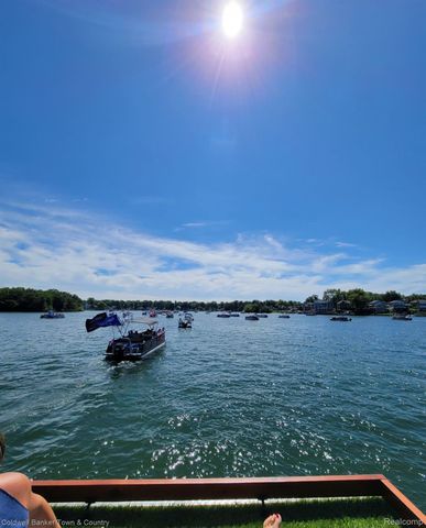 4031 HILLCREST, Highland Charter Township, MI 48356