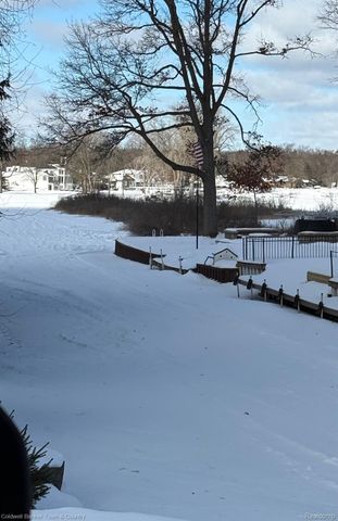 4031 HILLCREST, Highland Charter Township, MI 48356