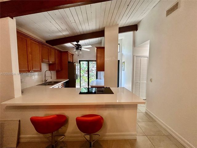 151 Essex Rd 4-30, Hollywood, FL 33024