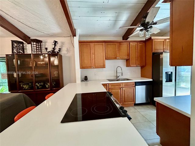 151 Essex Rd 4-30, Hollywood, FL 33024