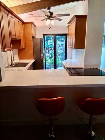 151 Essex Rd 4-30, Hollywood, FL 33024