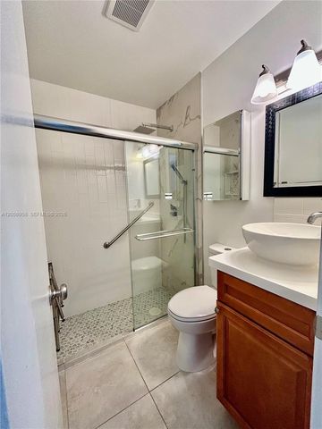 151 Essex Rd 4-30, Hollywood, FL 33024