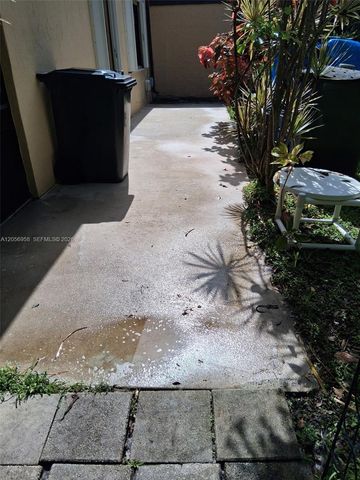 151 Essex Rd 4-30, Hollywood, FL 33024