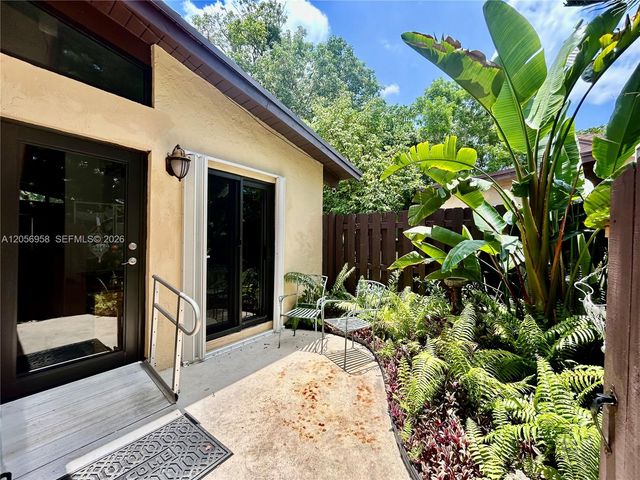 151 Essex Rd 4-30, Hollywood, FL 33024