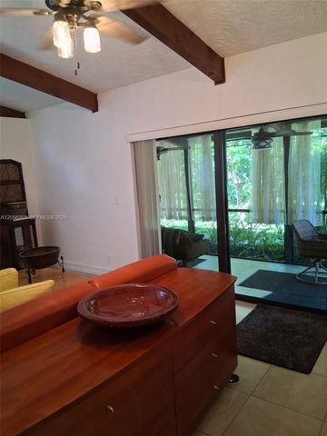 151 Essex Rd 4-30, Hollywood, FL 33024