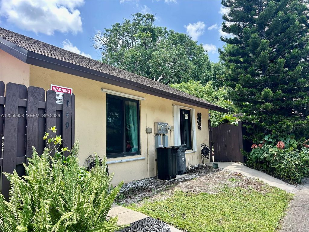 151 Essex Rd 4-30, Hollywood, FL 33024