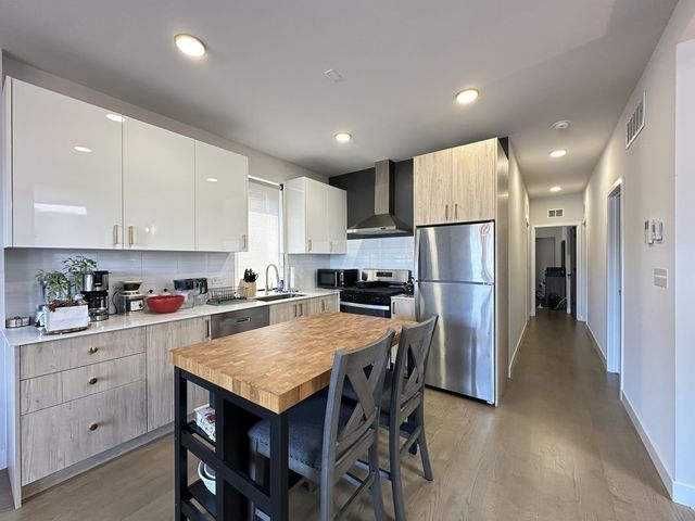 908 N California Avenue 2F, Chicago, IL 60622