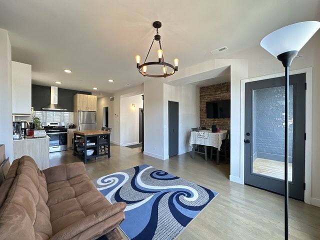 908 N California Avenue 2F, Chicago, IL 60622