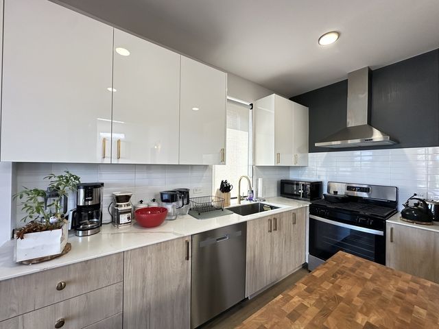 908 N California Avenue 2F, Chicago, IL 60622