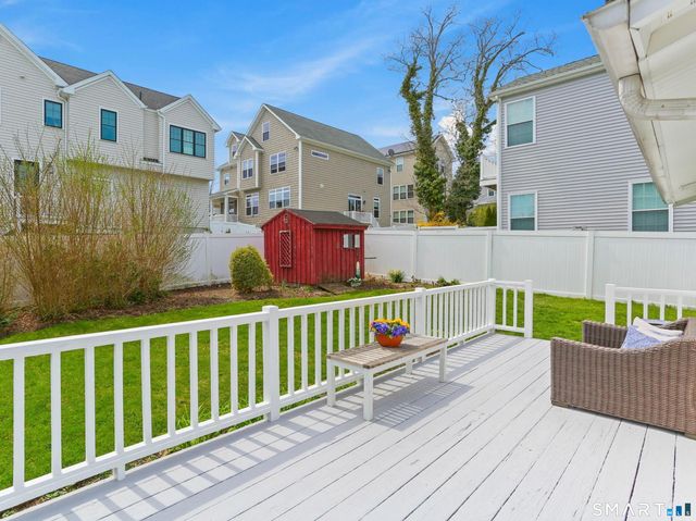 8 Parkland Place, Milford, CT 06460