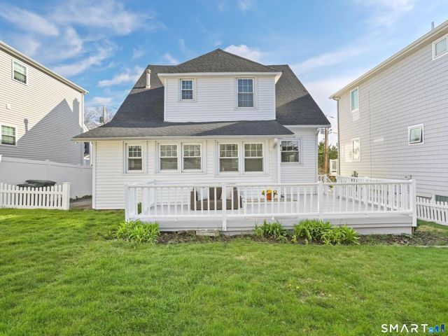 8 Parkland Place, Milford, CT 06460