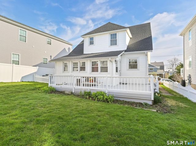8 Parkland Place, Milford, CT 06460
