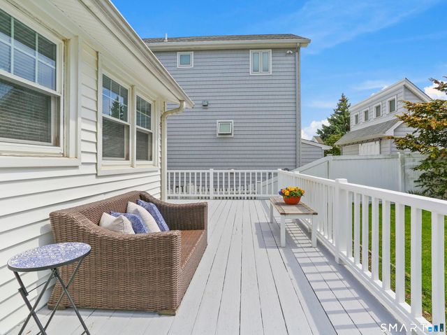 8 Parkland Place, Milford, CT 06460