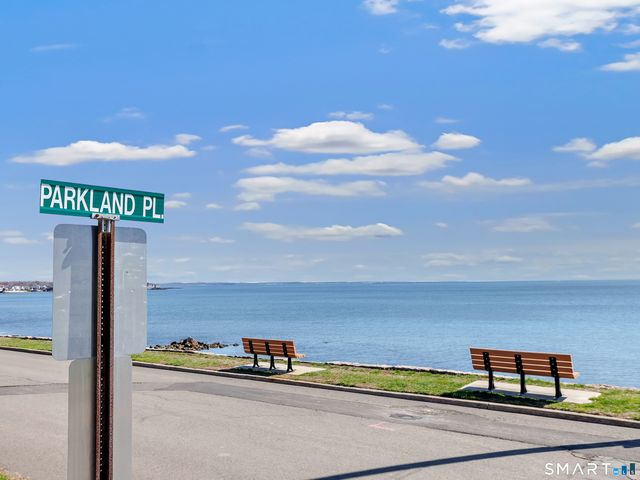 8 Parkland Place, Milford, CT 06460