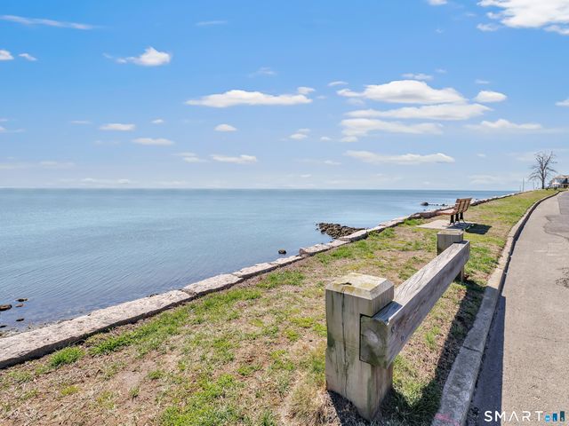 8 Parkland Place, Milford, CT 06460