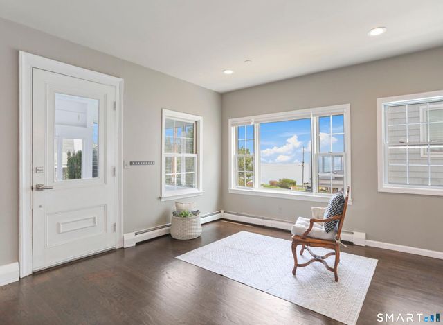 8 Parkland Place, Milford, CT 06460
