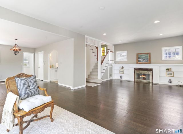 8 Parkland Place, Milford, CT 06460