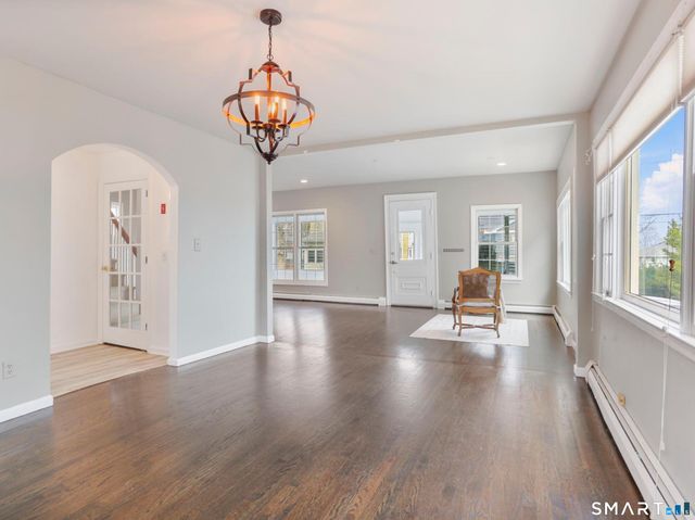 8 Parkland Place, Milford, CT 06460