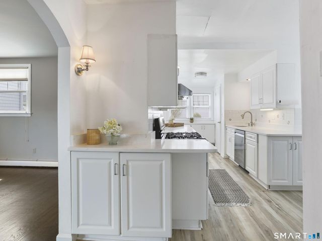 8 Parkland Place, Milford, CT 06460