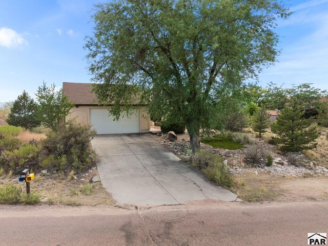 809 S Greenway Ave, Pueblo West, CO 81007