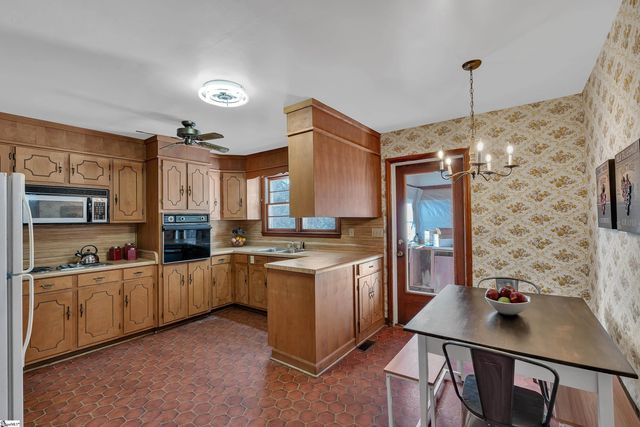 100 Culbreath Heights Drive, Union, SC 29379