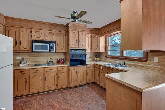 100 Culbreath Heights Drive, Union, SC 29379