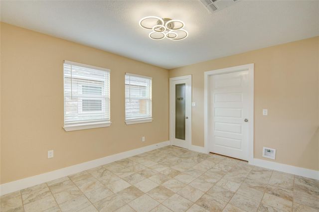 2306 19th Avenue N, Texas City, TX 77590