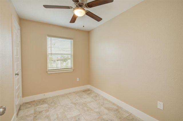 2306 19th Avenue N, Texas City, TX 77590