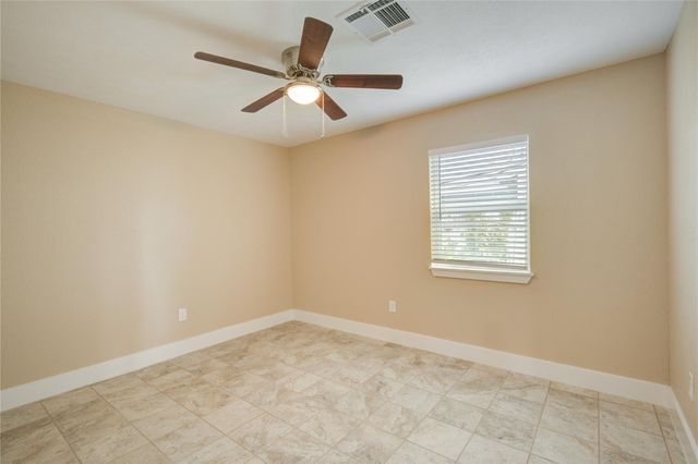 2306 19th Avenue N, Texas City, TX 77590