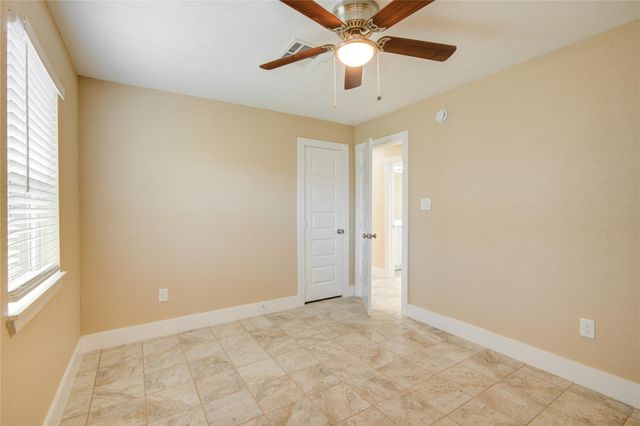 2306 19th Avenue N, Texas City, TX 77590