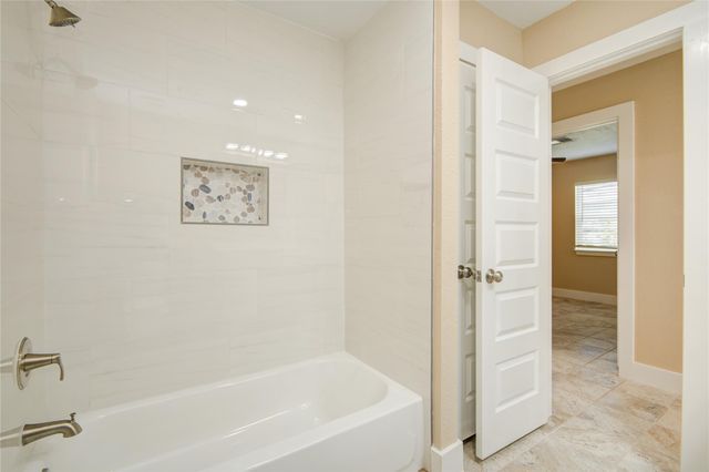 2306 19th Avenue N, Texas City, TX 77590