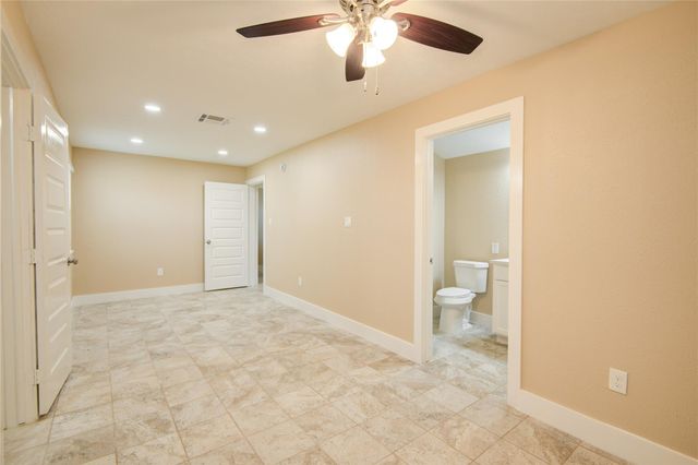 2306 19th Avenue N, Texas City, TX 77590