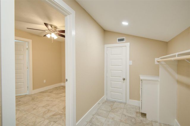 2306 19th Avenue N, Texas City, TX 77590