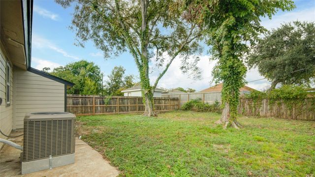 2306 19th Avenue N, Texas City, TX 77590