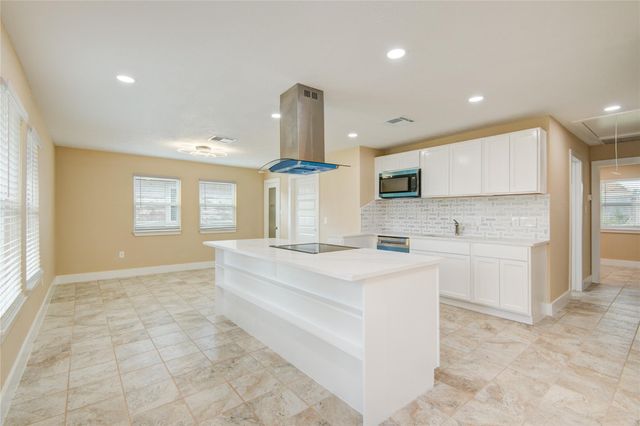 2306 19th Avenue N, Texas City, TX 77590