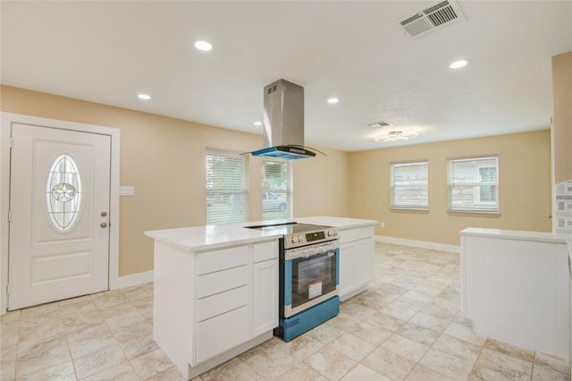 2306 19th Avenue N, Texas City, TX 77590