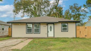 2306 19th Avenue N, Texas City, TX 77590