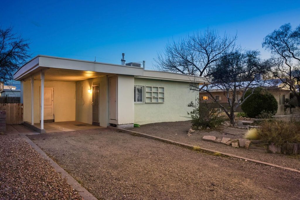 Image 6 of property listing at 4156 Mesa Verde Avenue NE, Albuquerque, NM 87110