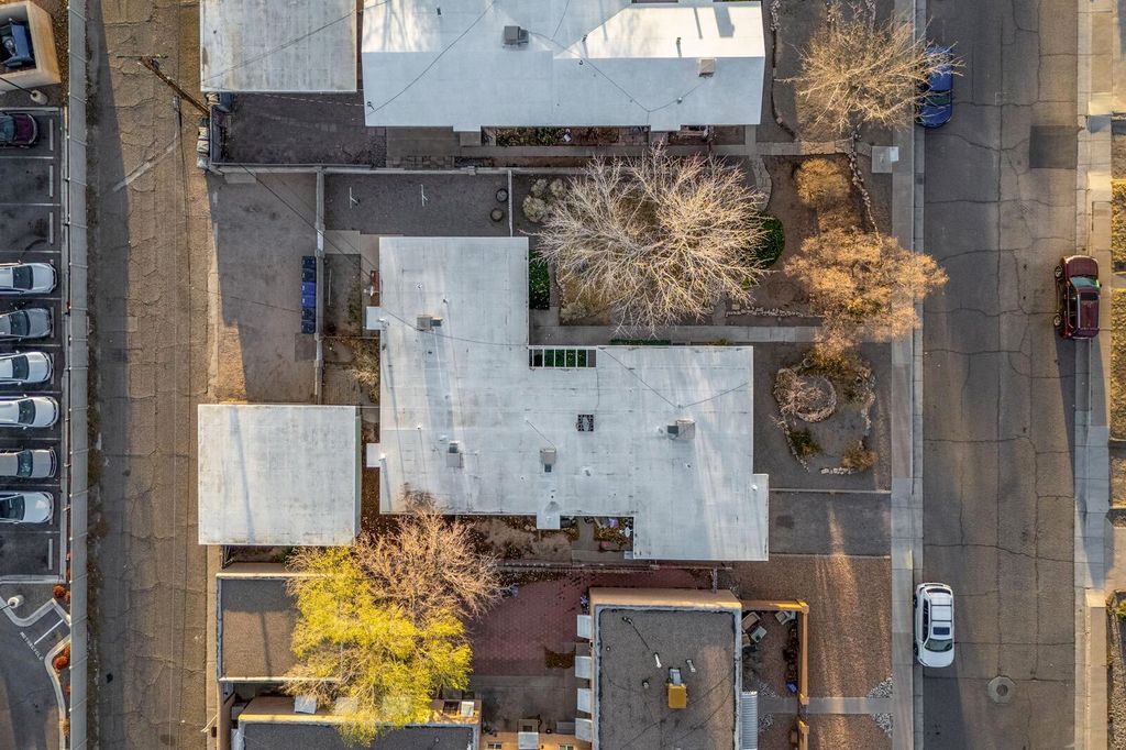 Image 8 of property listing at 4156 Mesa Verde Avenue NE, Albuquerque, NM 87110