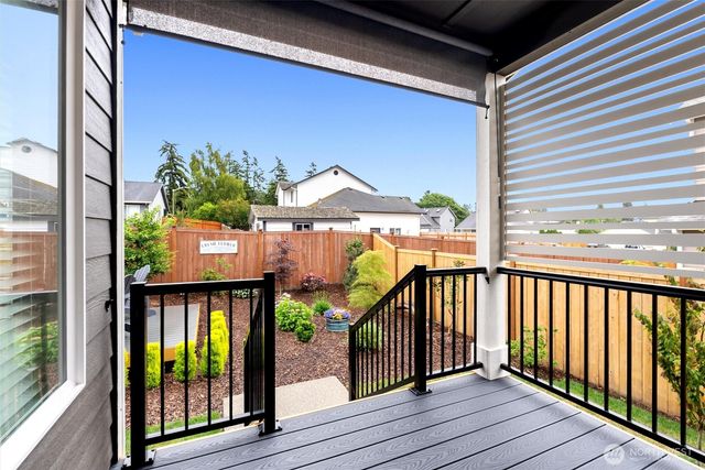 501 SW Fairway Drive, Oak Harbor, WA 98277