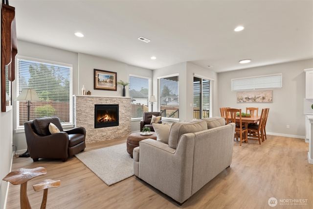 501 SW Fairway Drive, Oak Harbor, WA 98277