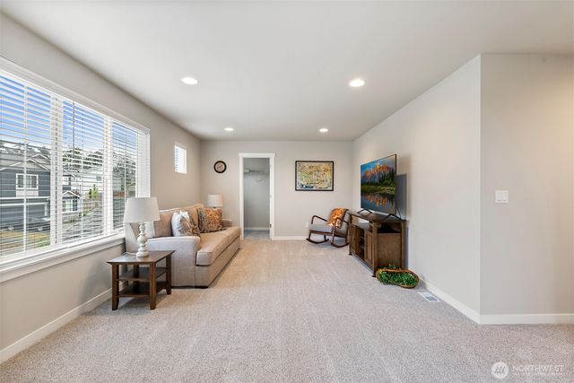 501 SW Fairway Drive, Oak Harbor, WA 98277