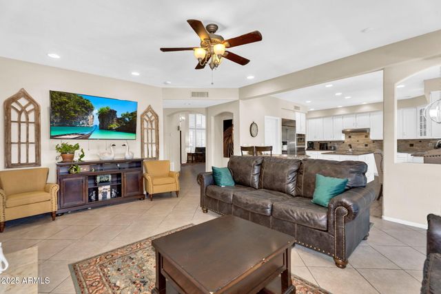 6376 W LOUISE Drive, Glendale, AZ 85310