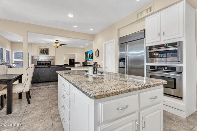 6376 W LOUISE Drive, Glendale, AZ 85310