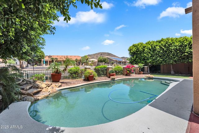 6376 W LOUISE Drive, Glendale, AZ 85310