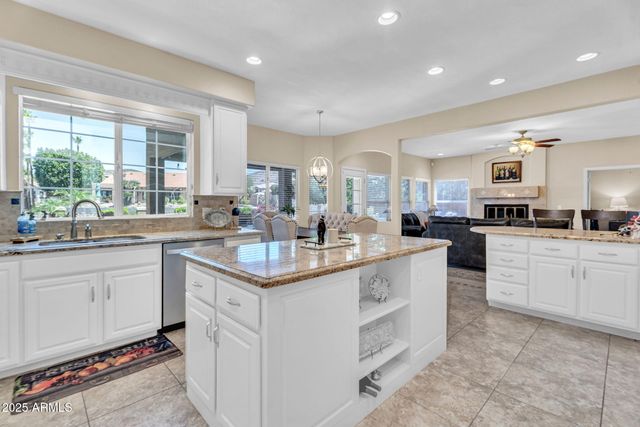 6376 W LOUISE Drive, Glendale, AZ 85310