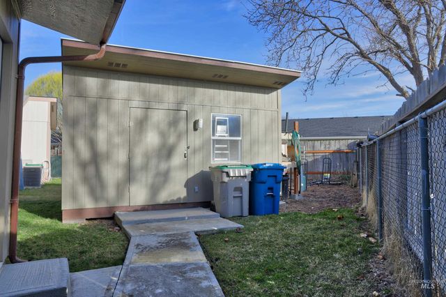 2392 N Patricia Ln, Boise, ID 83704