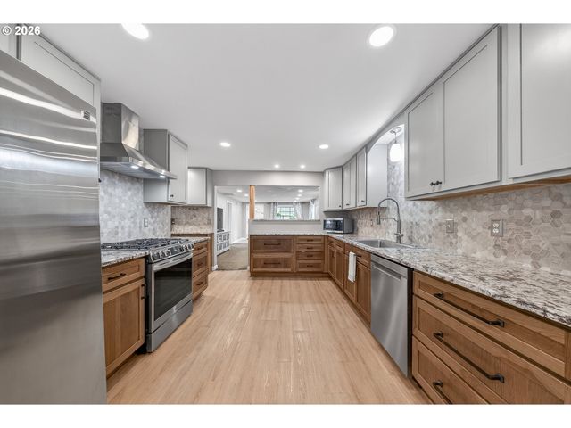 739 W WHARTON St, Roseburg, OR 97471